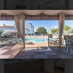 Tomica With Pool Apartamento