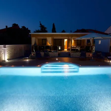 Tomica With Pool 아파트 *