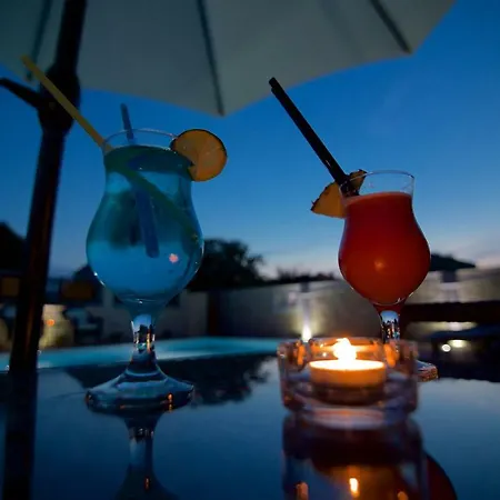 아파트 Tomica With Pool *