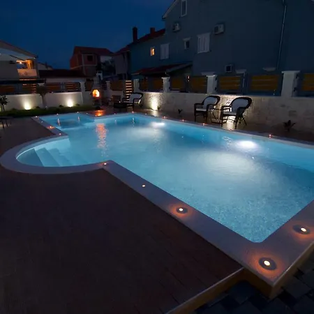 Tomica With Pool 아파트 *