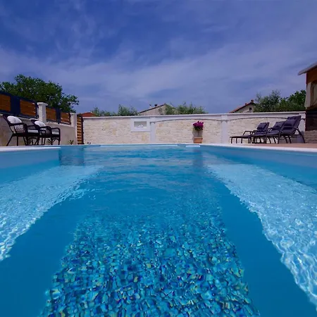 Tomica With Pool 아파트 *