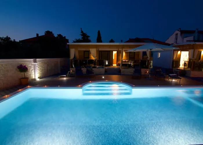 Tomica With Pool Апартаменты *