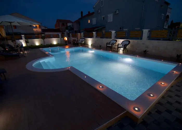 Tomica With Pool Апартаменты *