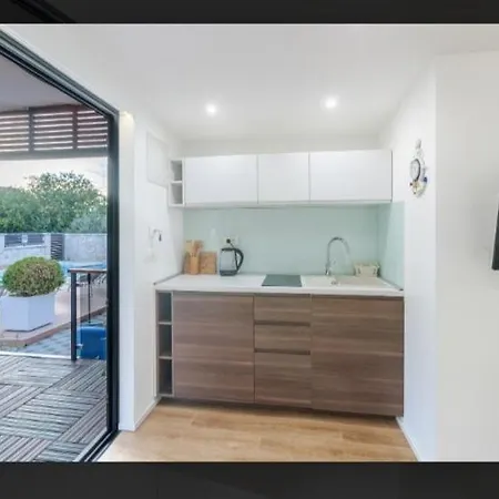 Apartamento Tomica With Pool Biograd Na Moru