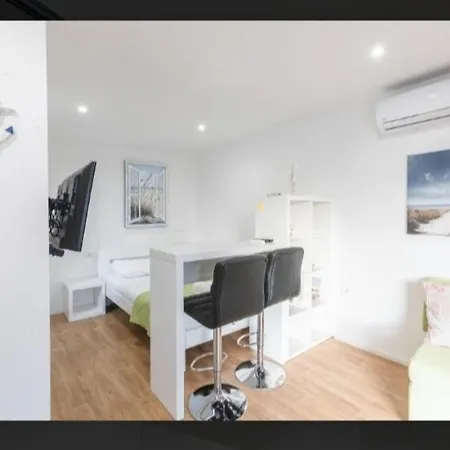 Tomica With Pool Apartamento