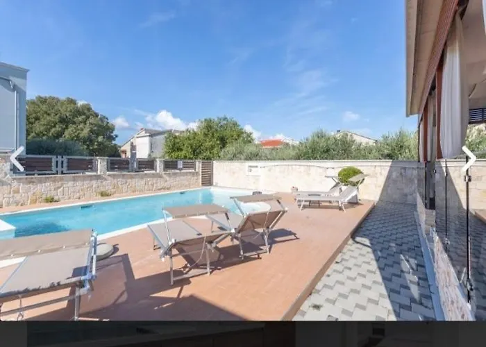 Tomica With Pool Apartman Biograd na Moru