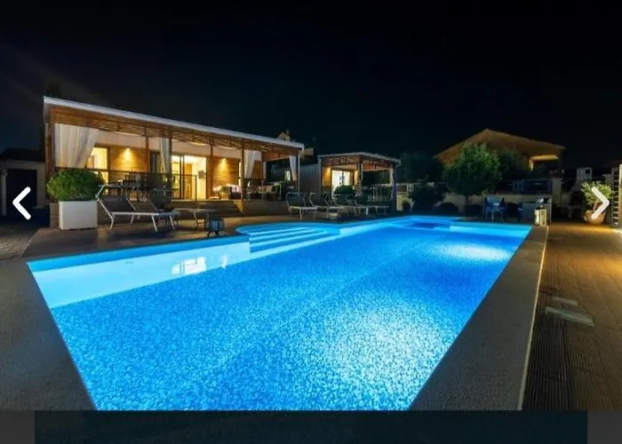 Apartman Tomica With Pool Biograd na Moru