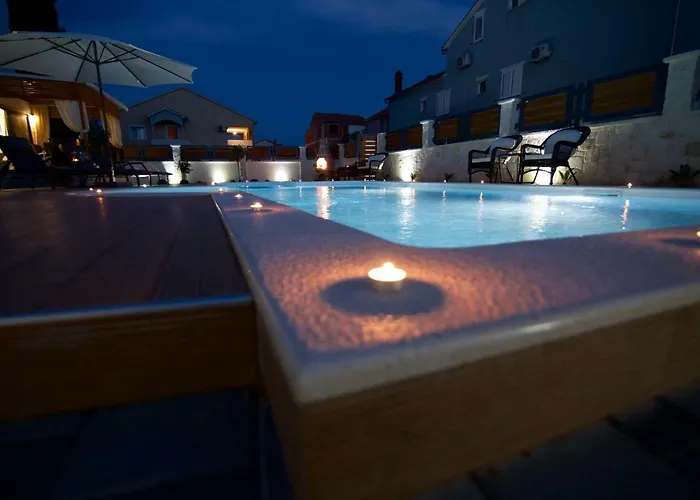 Apartman Tomica With Pool Biograd na Moru